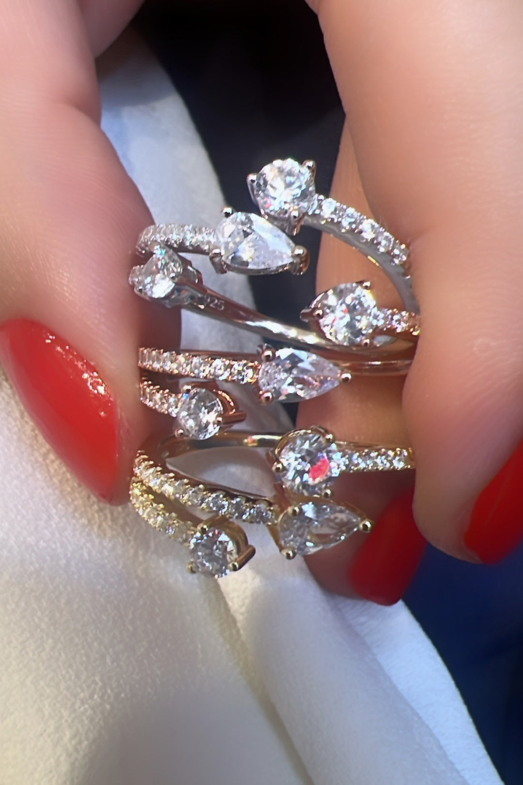 Tek Damla İki Yuvarlak Taş Üç Sıra Gümüş Yüzük