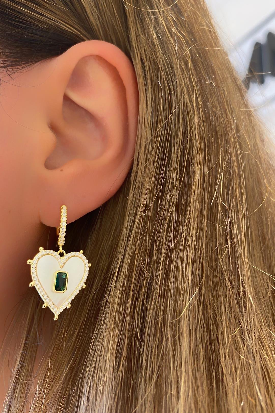 Yeşil Baget Sedef Kalp Sallantılı Gümüş Küpe