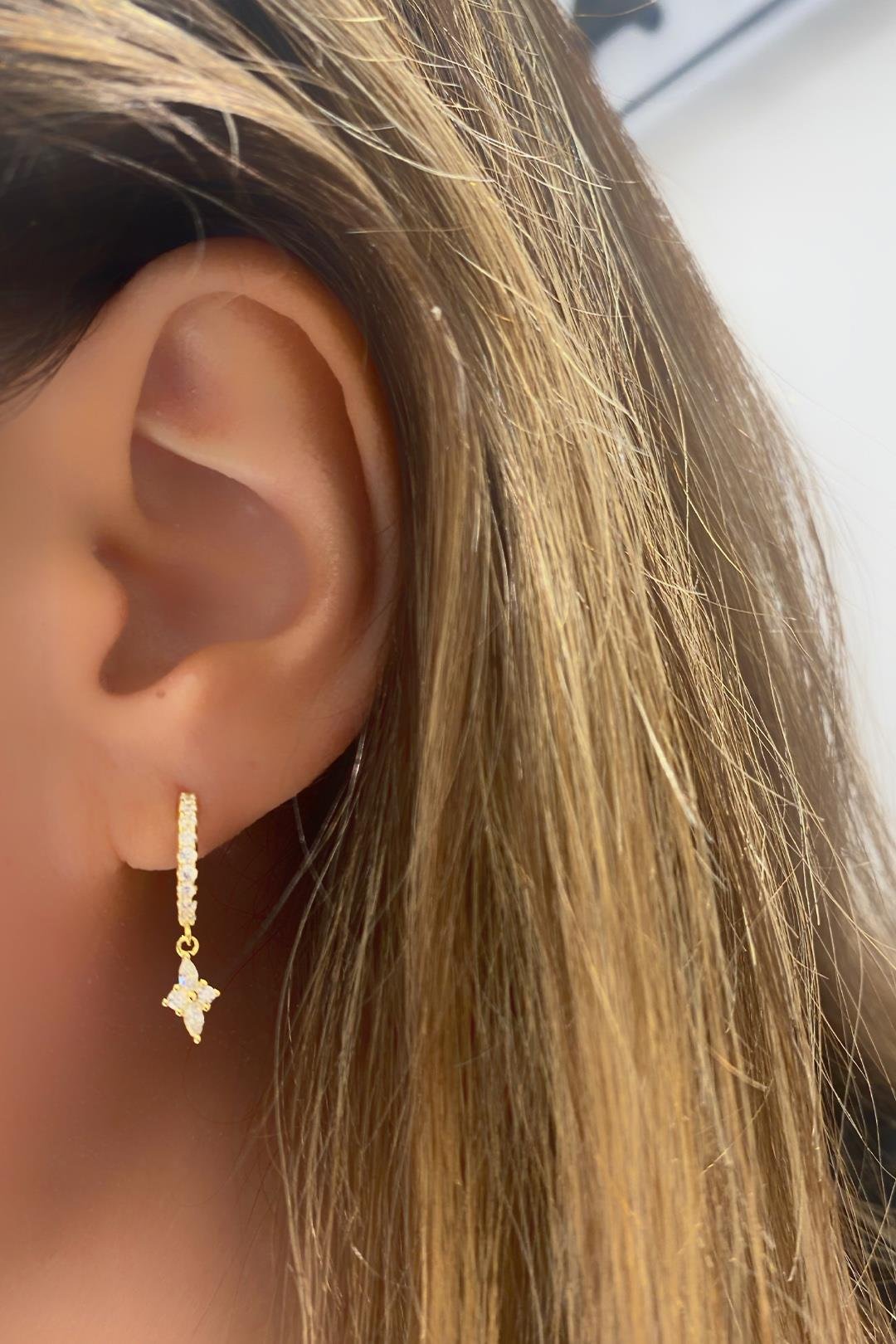 İki Markiz Ve Yuvarlak Sallantılı Gümüş Küpe