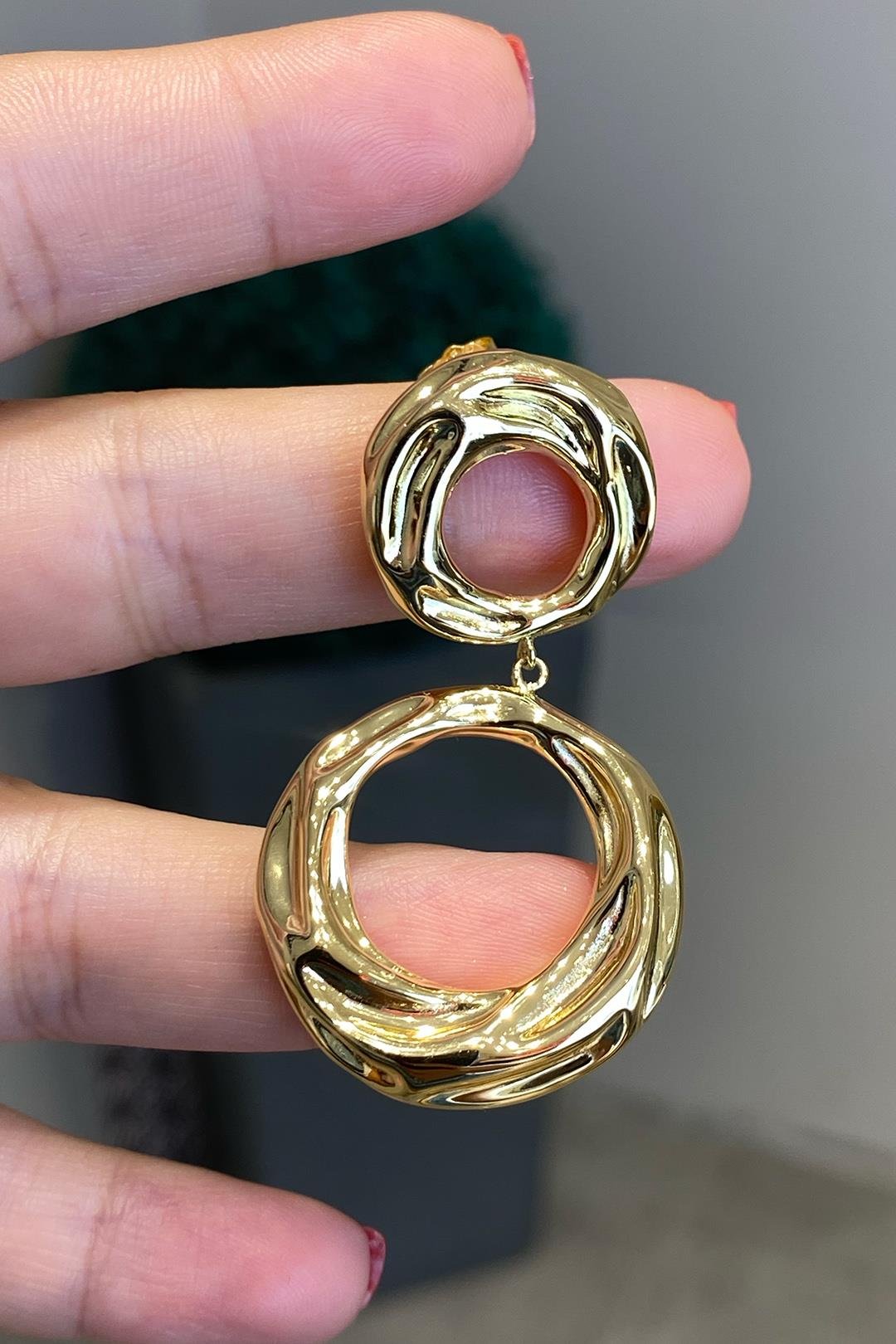 Dövme Desen İki Çember Sallantılı Gümüş Çivili Küpe