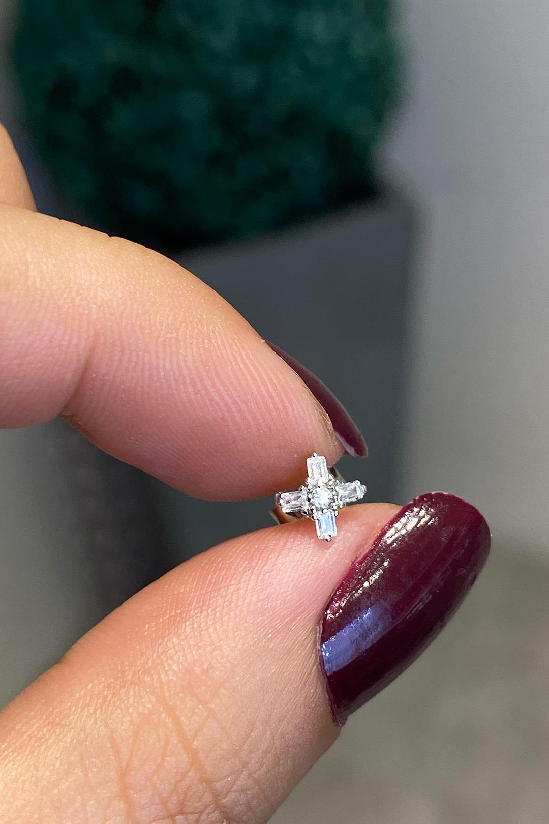 Dört Mini Baget Artı Gümüş Çivili Küpe