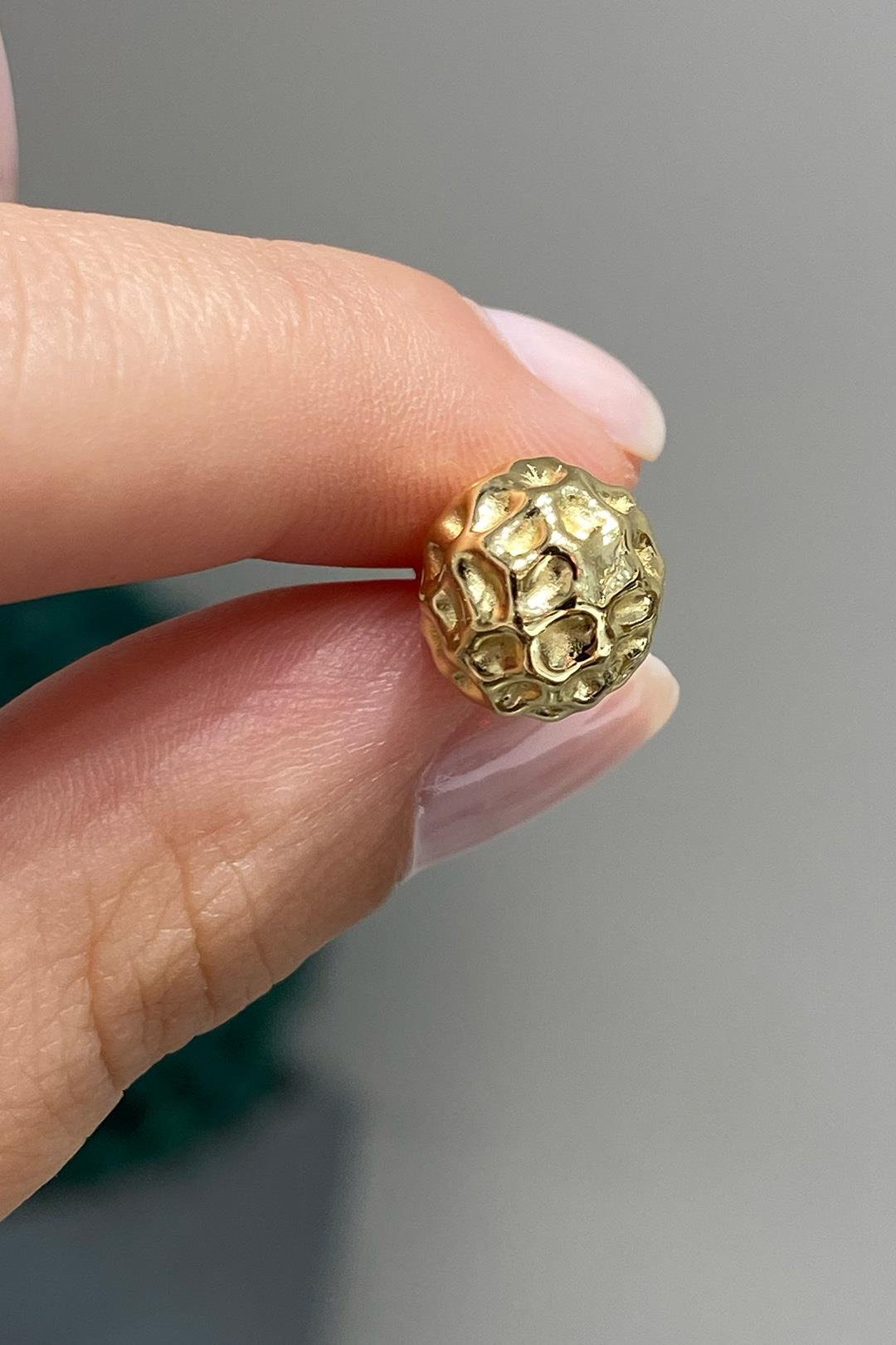 Dövme Desen Tek Top Gümüş Küpe