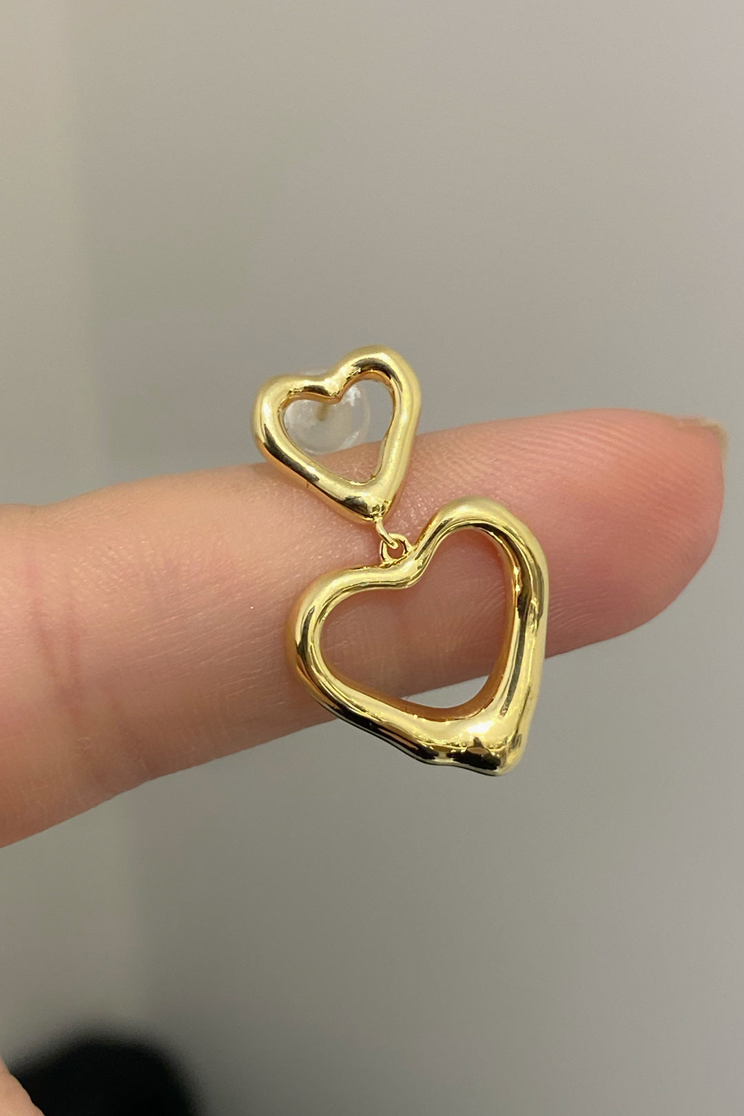 İçi Boş Dalgalı İki Kalp Gümüş Çivili Küpe