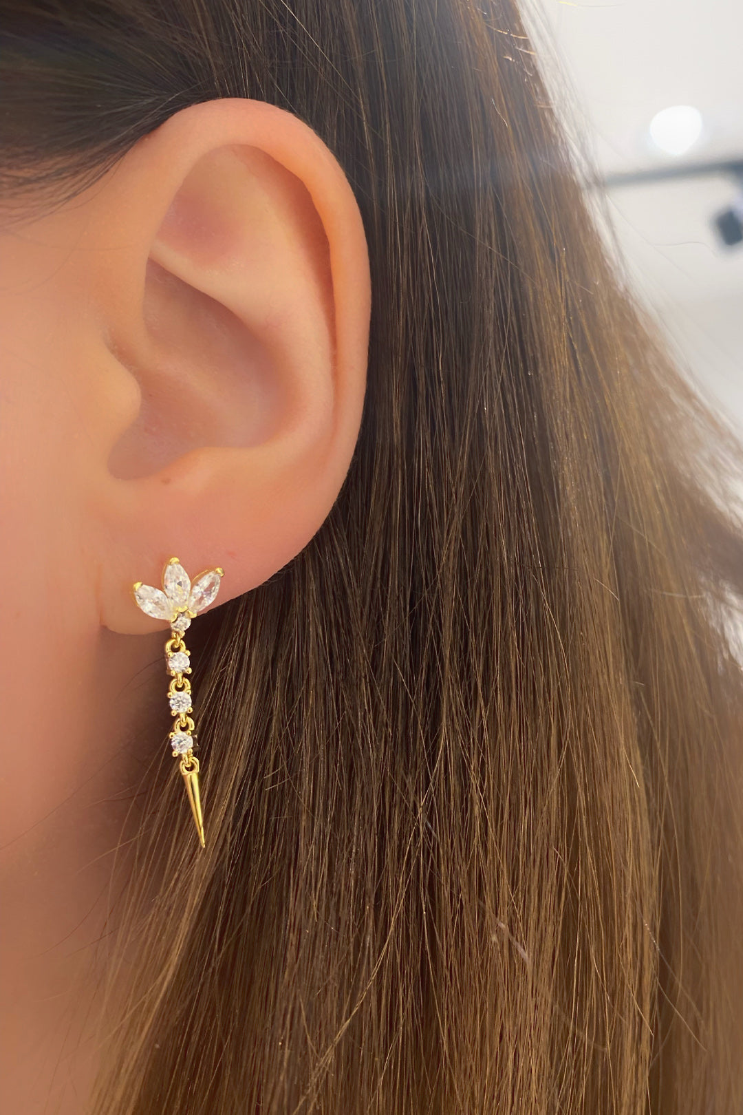 Üç Tektaş Ve Kurşun Sallantılı Lotus Gümüş Çivili Küpe