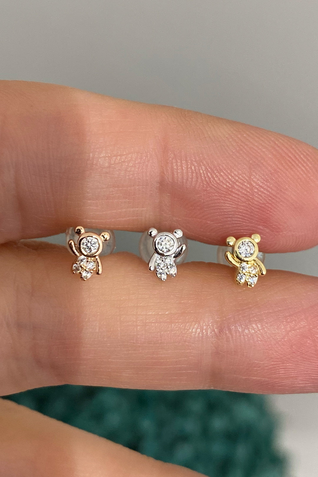 Taş Detay Mini Ayıcık Gümüş Çivili Küpe