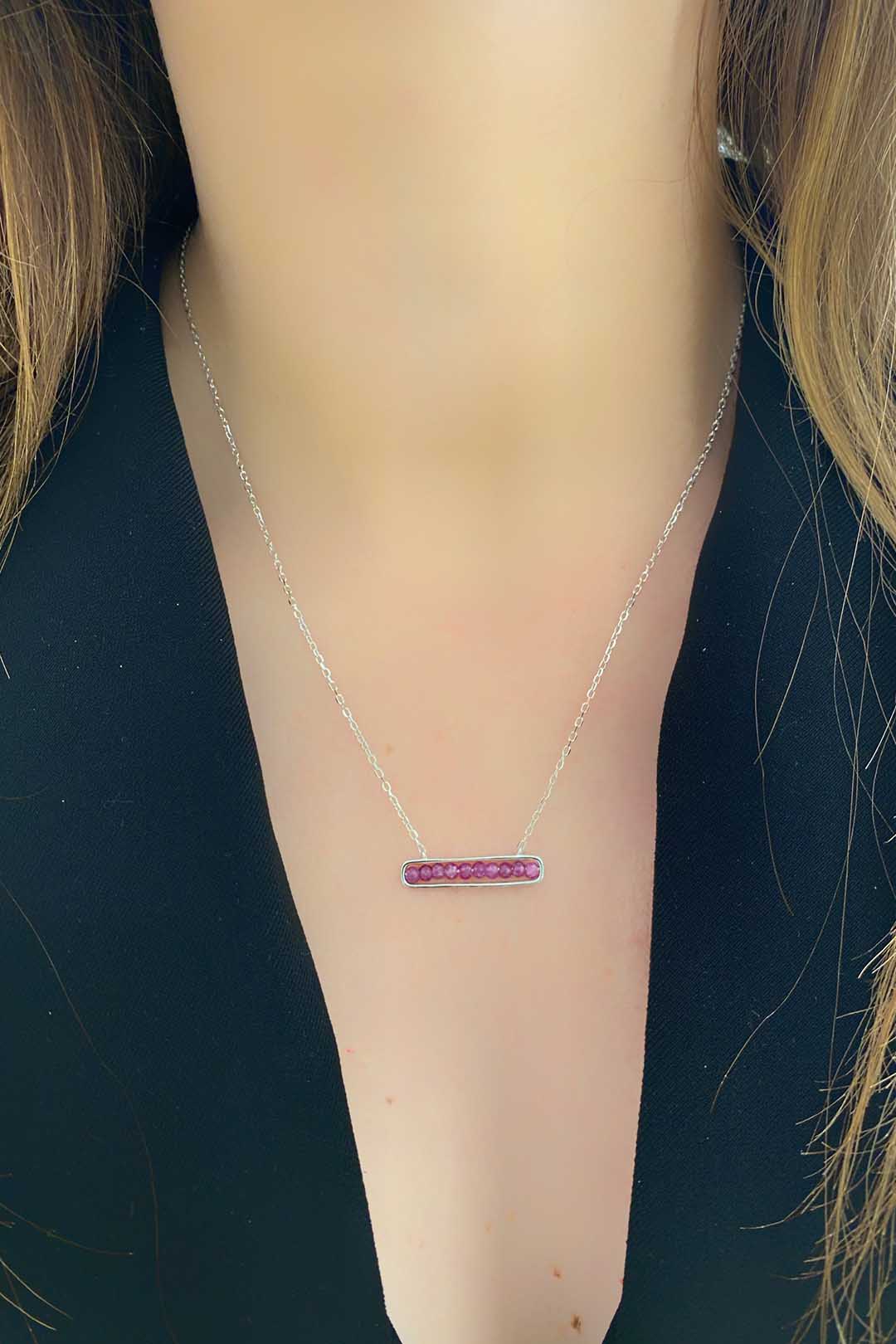 İçi Ruby Kristal Dikdörtgen Gümüş Kolye