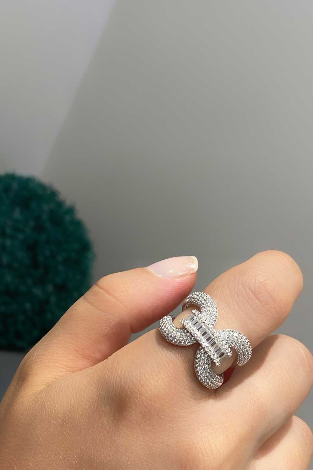 Vip Baget Ve İki Yanı Çember Gümüş Yüzük