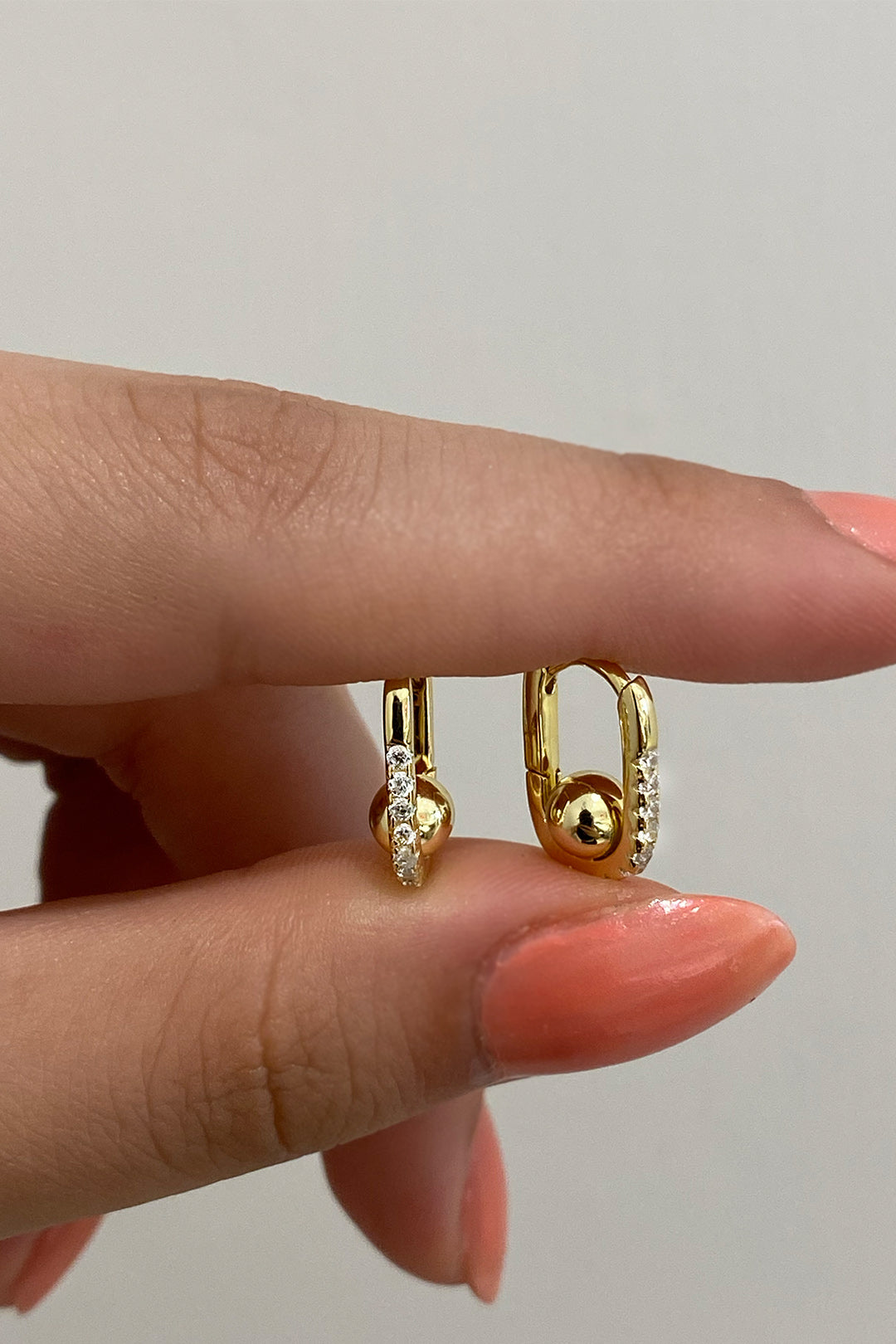 İçi Top Mini Oval Geo Gümüş Küpe