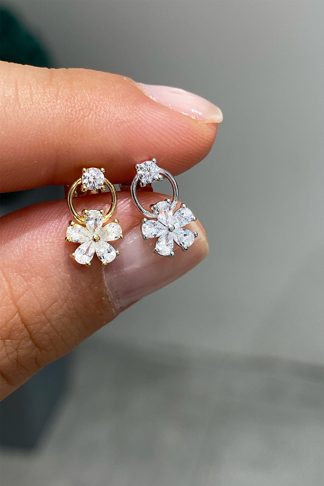 Tektaş Çember Ve Papatya Gümüş Çivili Küpe