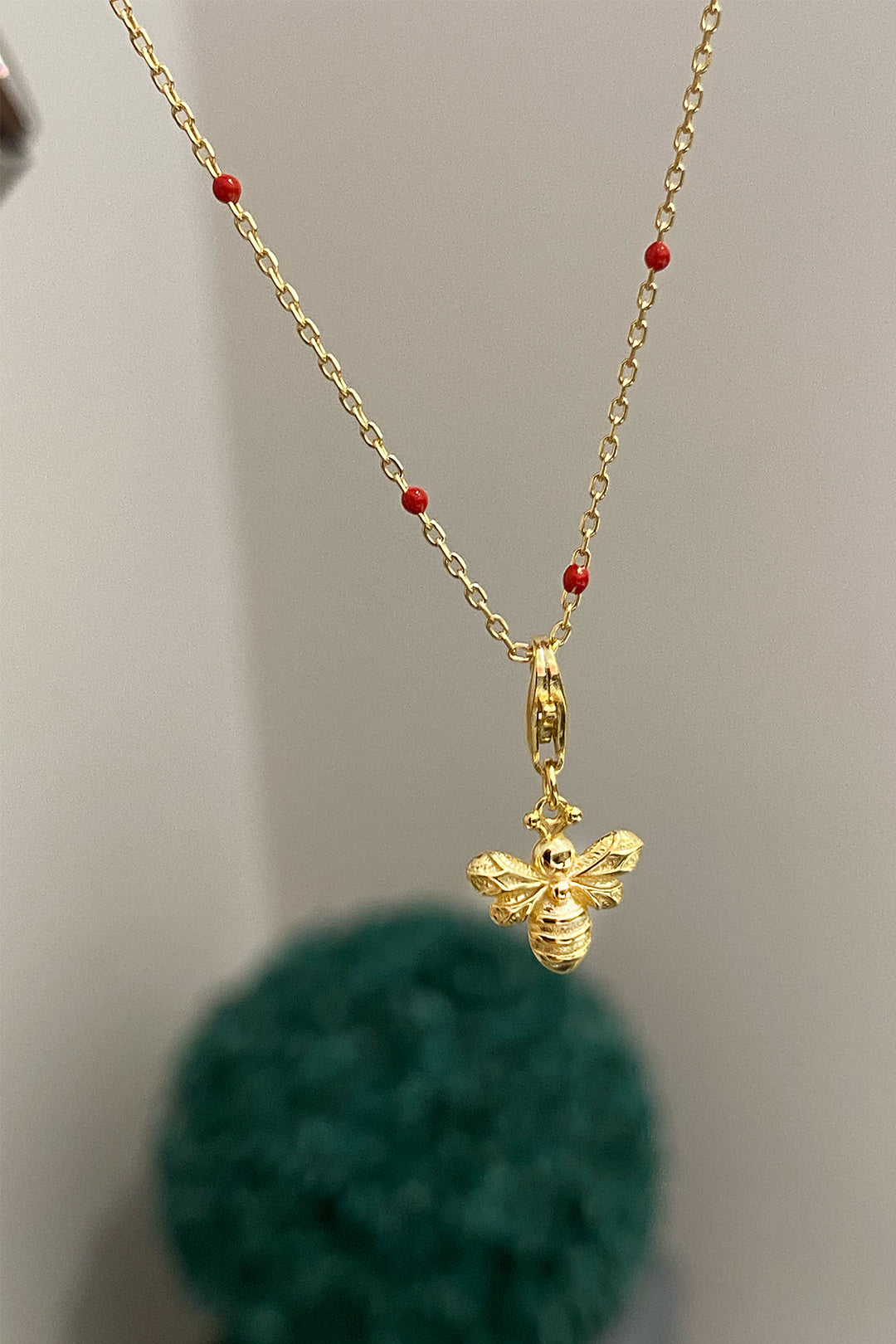 Kırmızı Mineli Arı Detay Gümüş Kolye