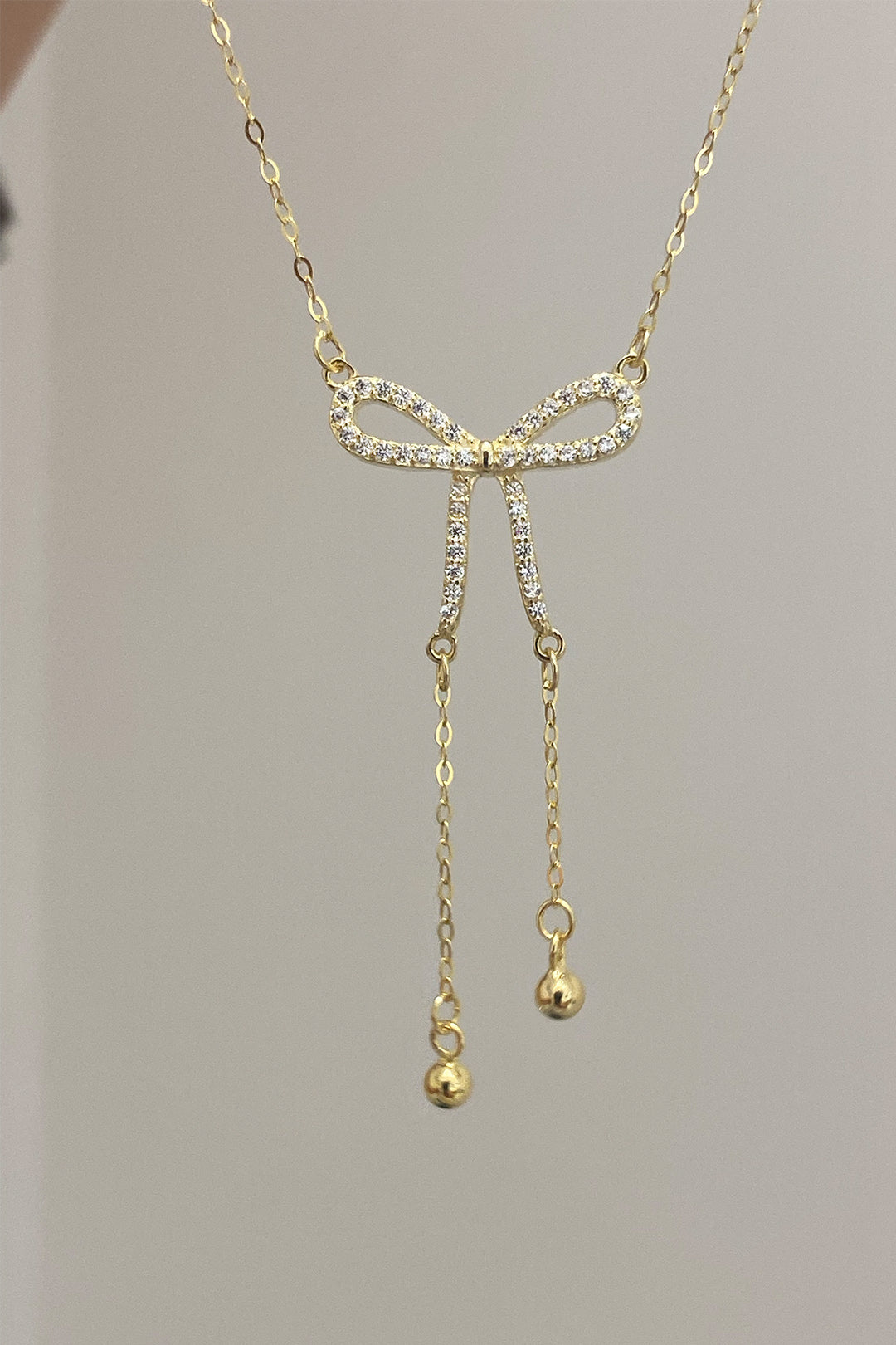 Taşlı Kurdele İki Top Sallantılı Gümüş Kolye