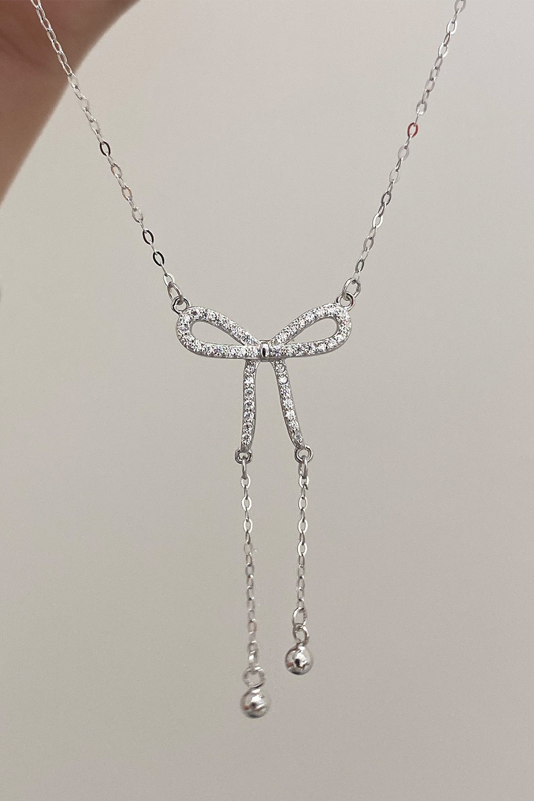 Taşlı Kurdele İki Top Sallantılı Gümüş Kolye
