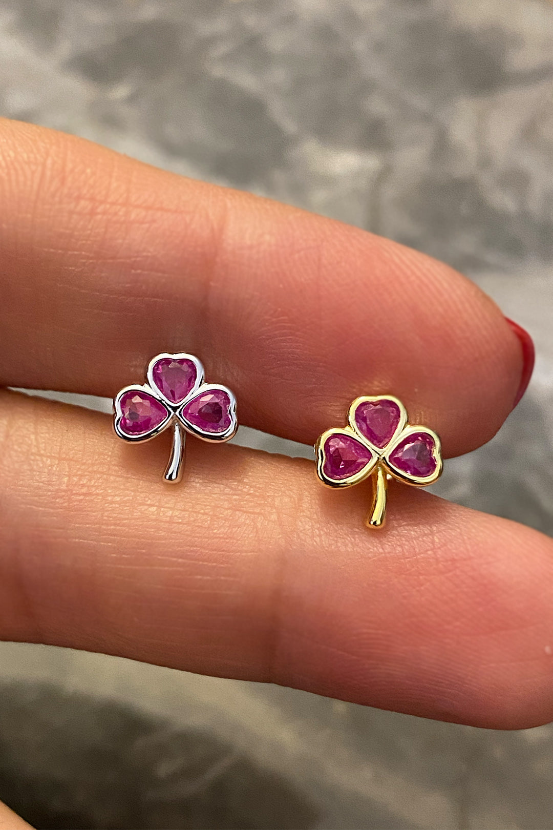 Üç Ruby Kalp Çiçek Gümüş Çivili Küpe