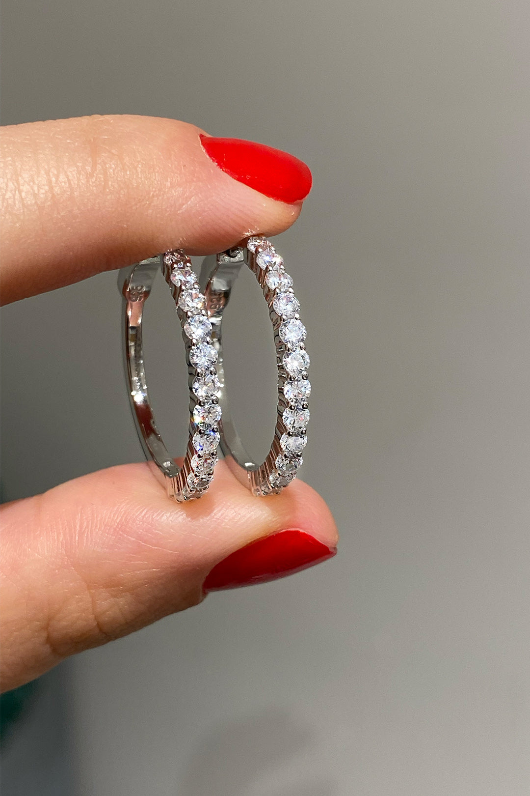 On Üç Taşlı Tek Yön Suyolu Gümüş Halka Küpe