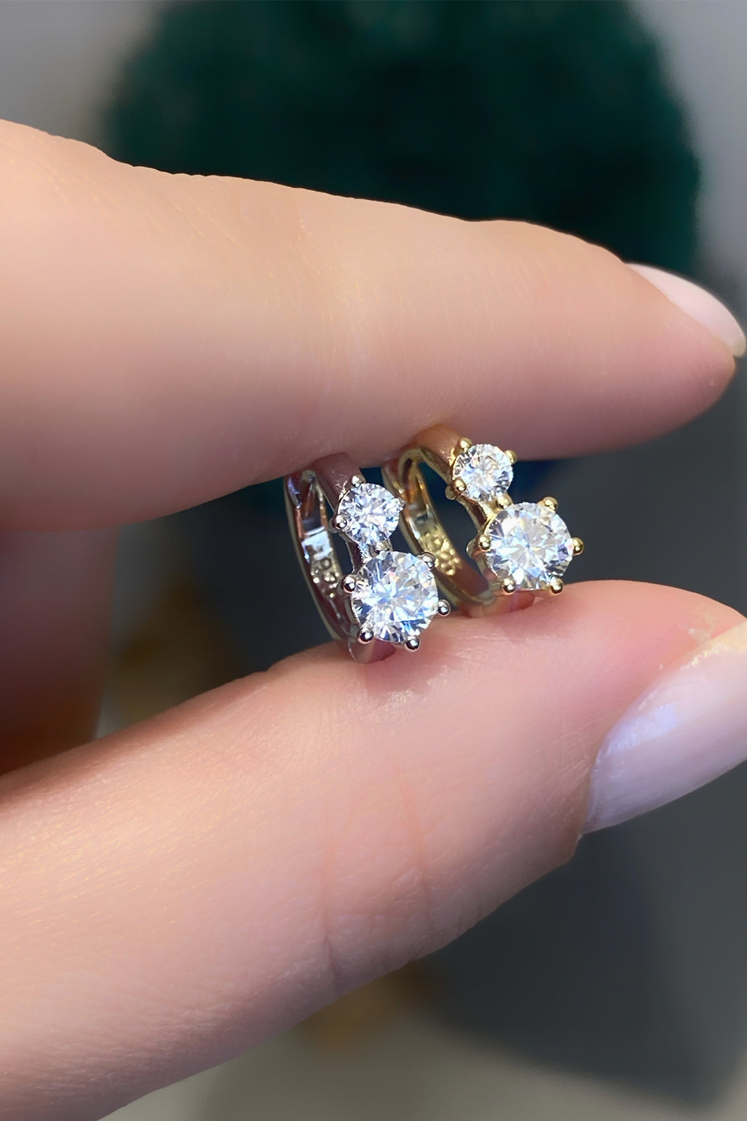 Büyük Ve Küçük İki Tektaş Gümüş Halka Küpe