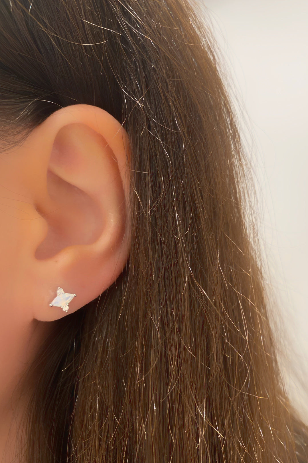 İki Tektaş Dikey Opal Markiz Gümüş Çivili Küpe