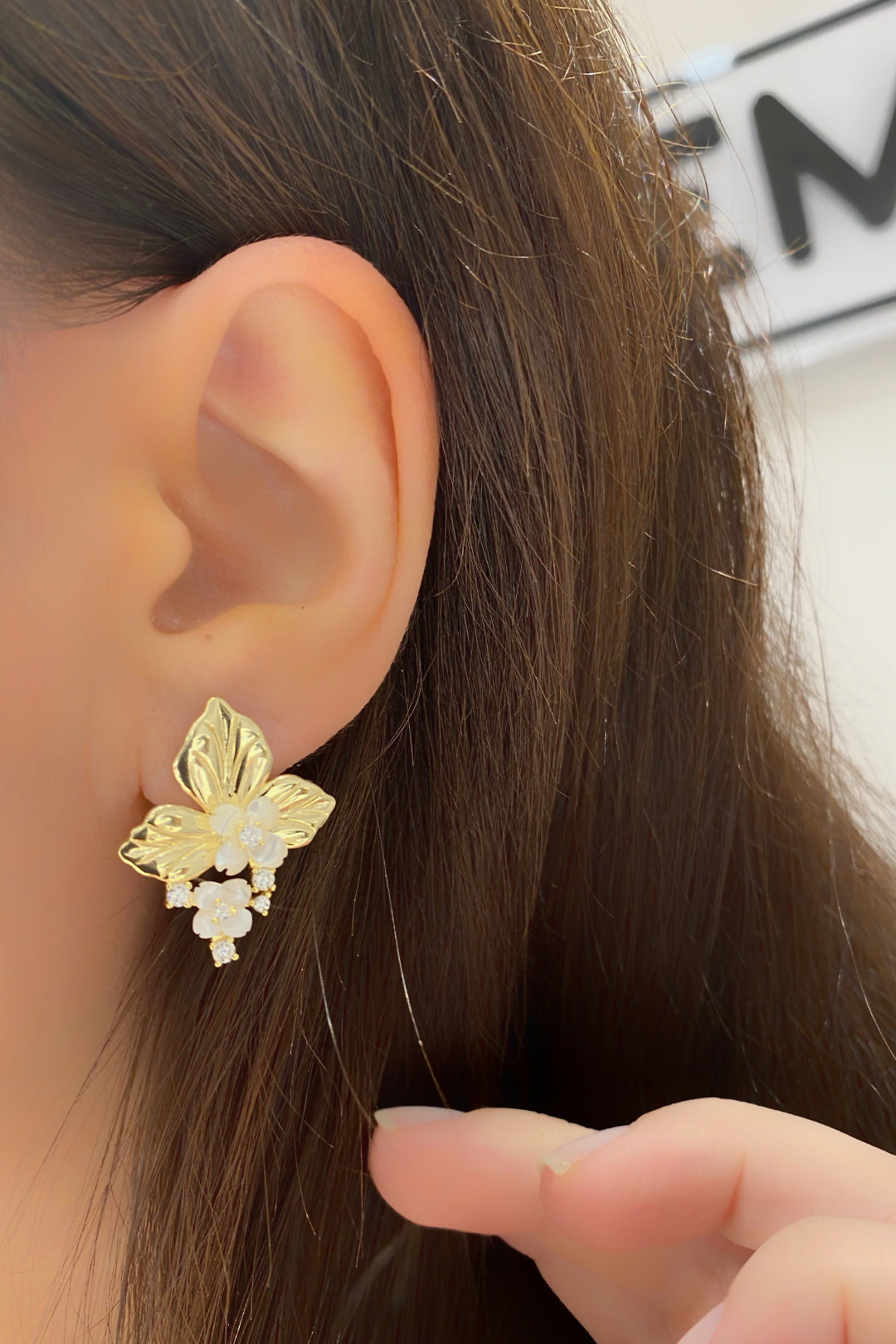 Sedef Ve Opal Çiçek Gümüş Küpe