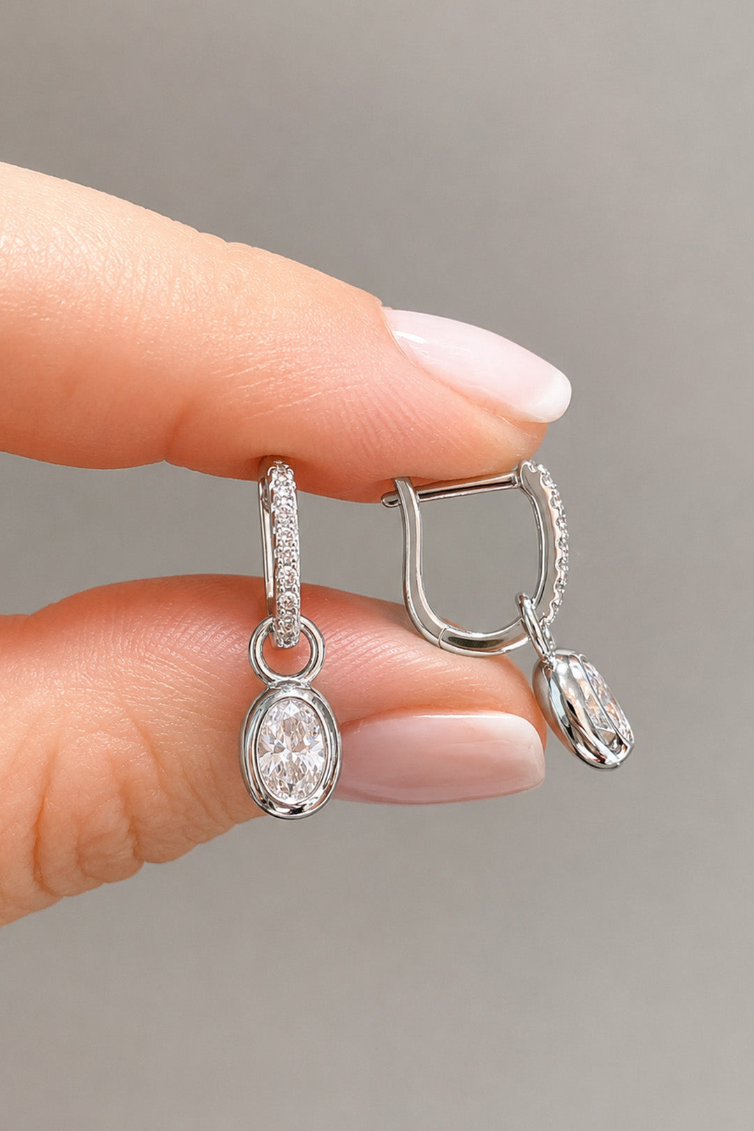Beyaz Oval Gümüş Pin Küpe