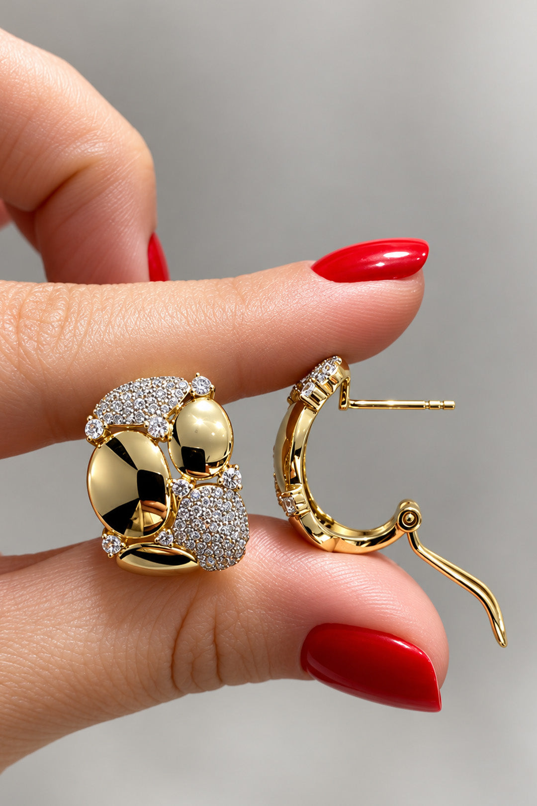 Dağınık Taşlı Oval Desen Pimli Gümüş Küpe