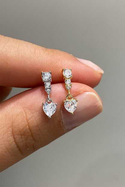 Tek Kalp Sallantılı Üç Mix Taş Gümüş Çivili Küpe