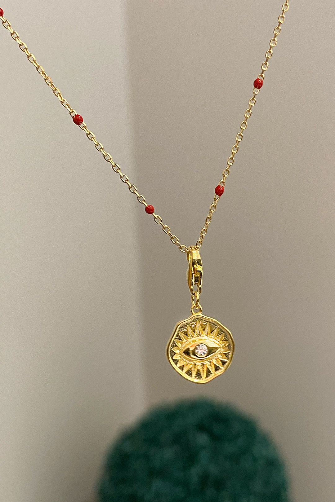 Kırmızı Mineli Göz Detay Gümüş Kolye