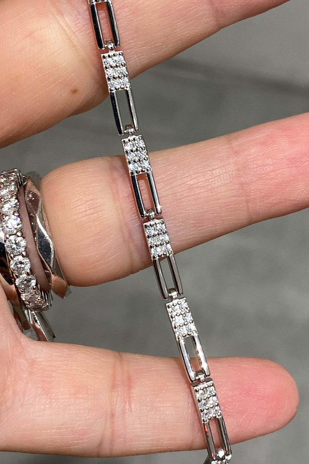 Taşlı Ve Taşlı Dikdörtgen Gümüş Bileklik