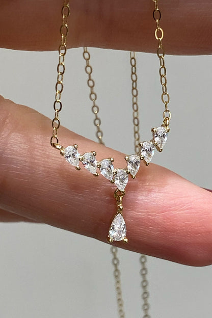 Minimal Damla Sallantılı V Gümüş Kolye