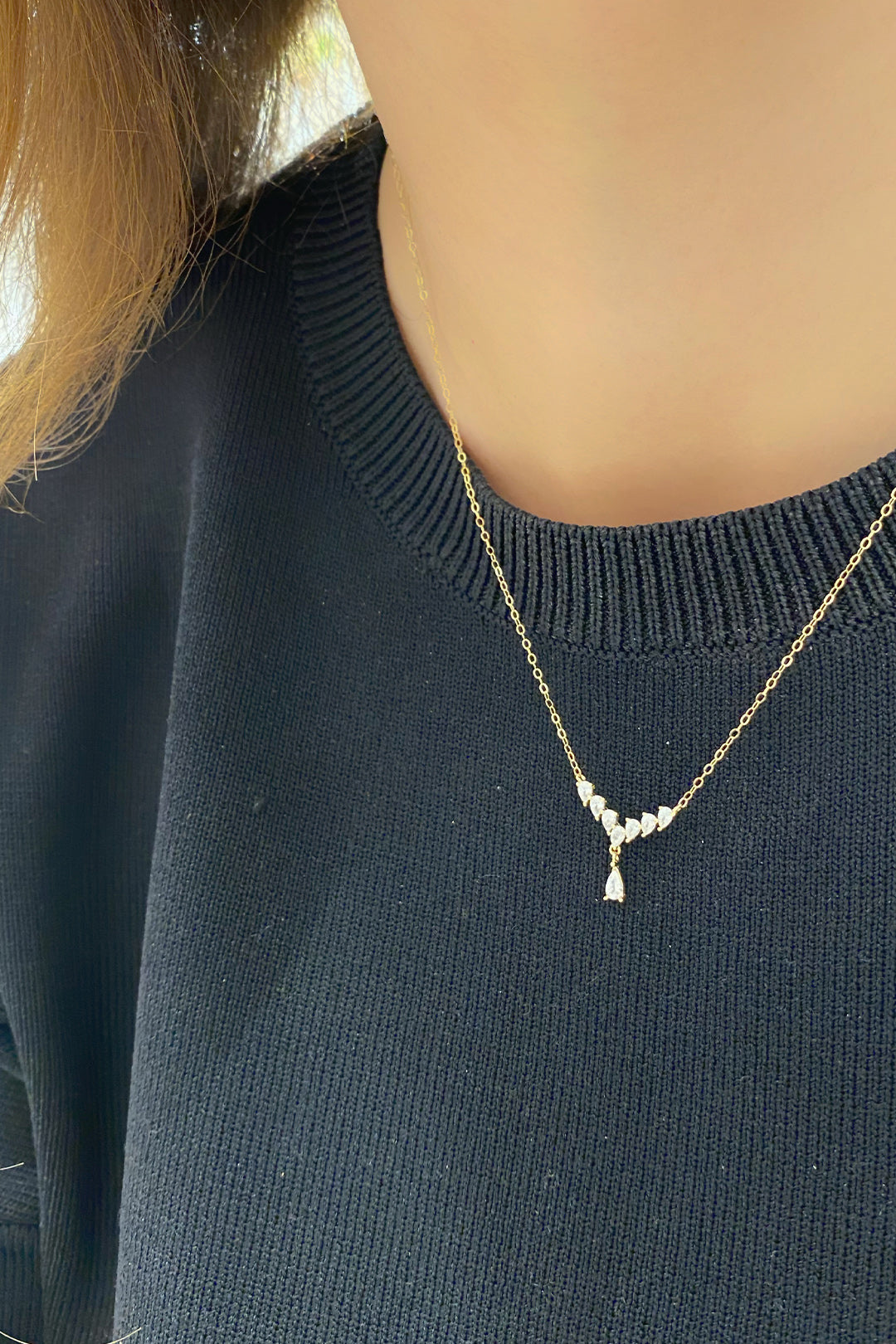 Minimal Damla Sallantılı V Gümüş Kolye