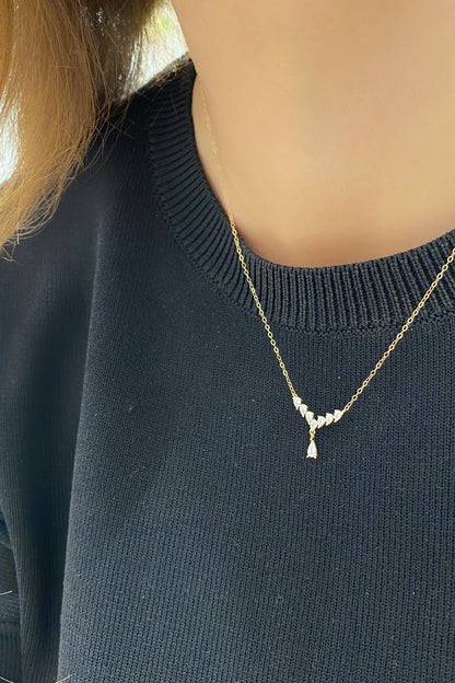 Minimal Damla Sallantılı V Gümüş Kolye