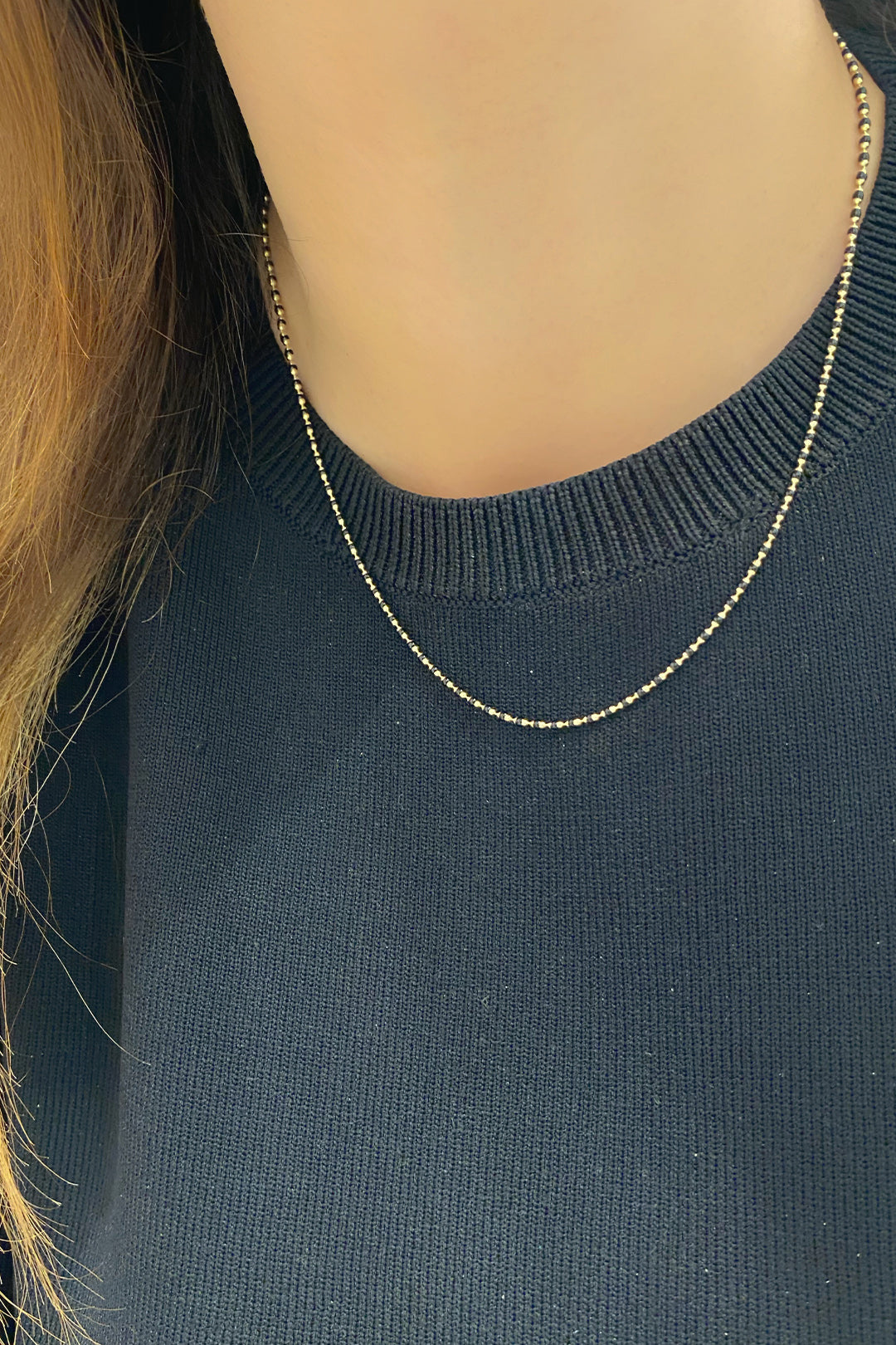 Siyah Mineli Top Gümüş Kolye