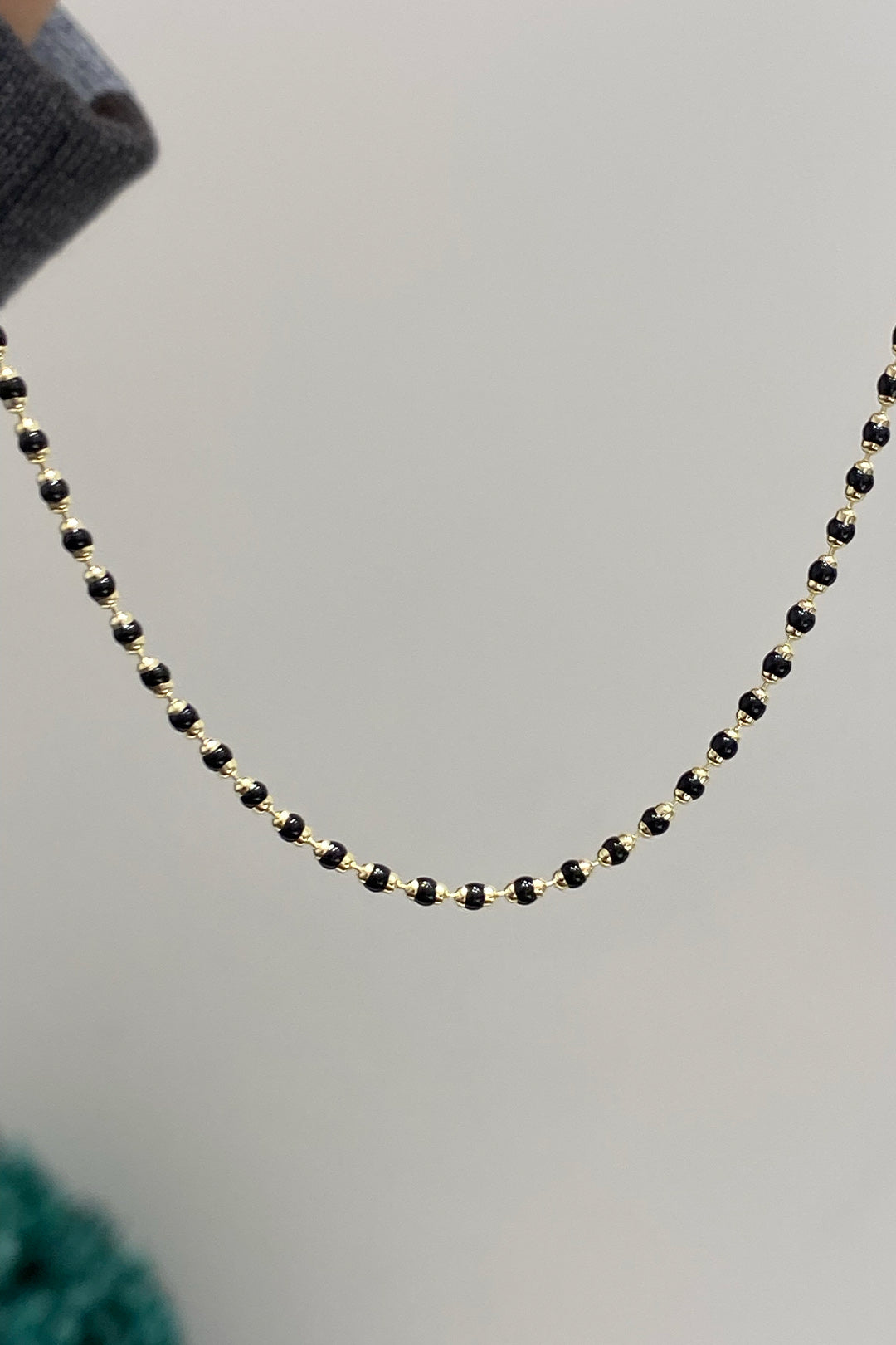 Siyah Mineli Top Gümüş Kolye