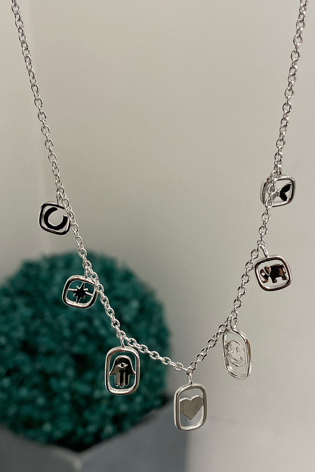 Taşsız Figür Sallantılı Gümüş Kolye