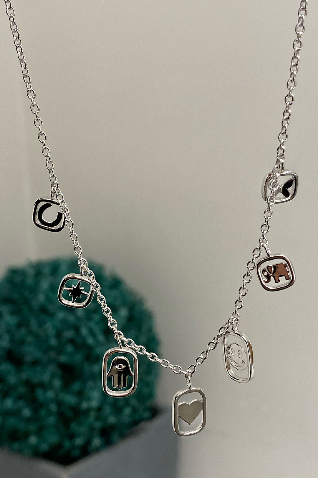 Taşsız Figür Sallantılı Gümüş Kolye