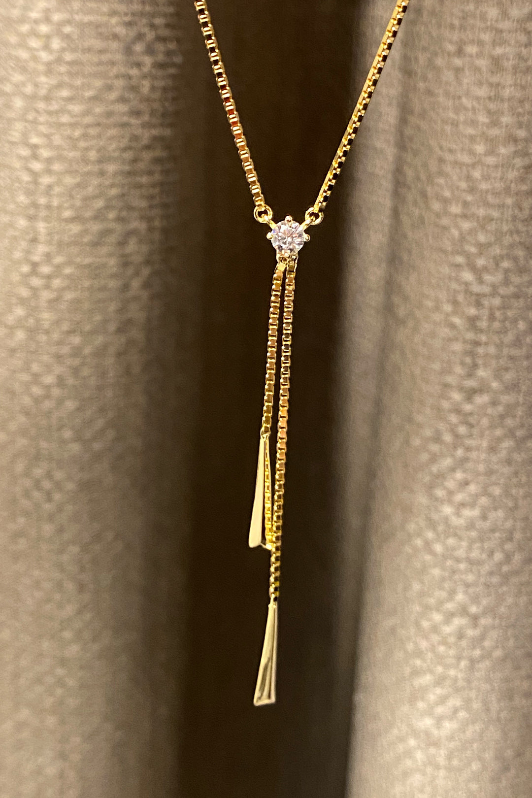 Yılan Zincir Tektaş Ve Ucu Üçgen Gümüş Sallantılı Kolye