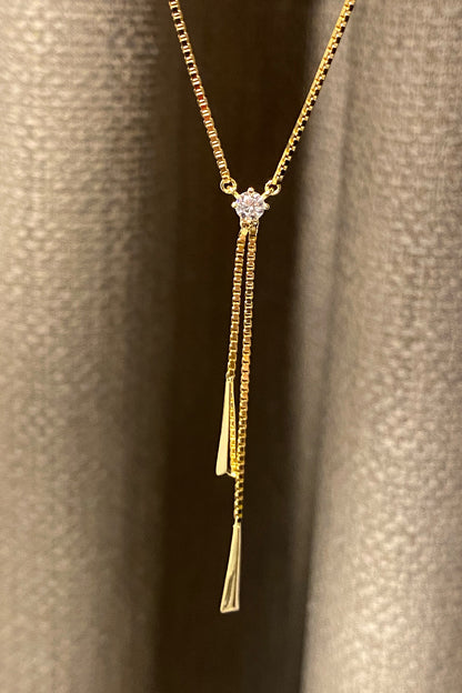 Yılan Zincir Tektaş Ve Ucu Üçgen Gümüş Sallantılı Kolye