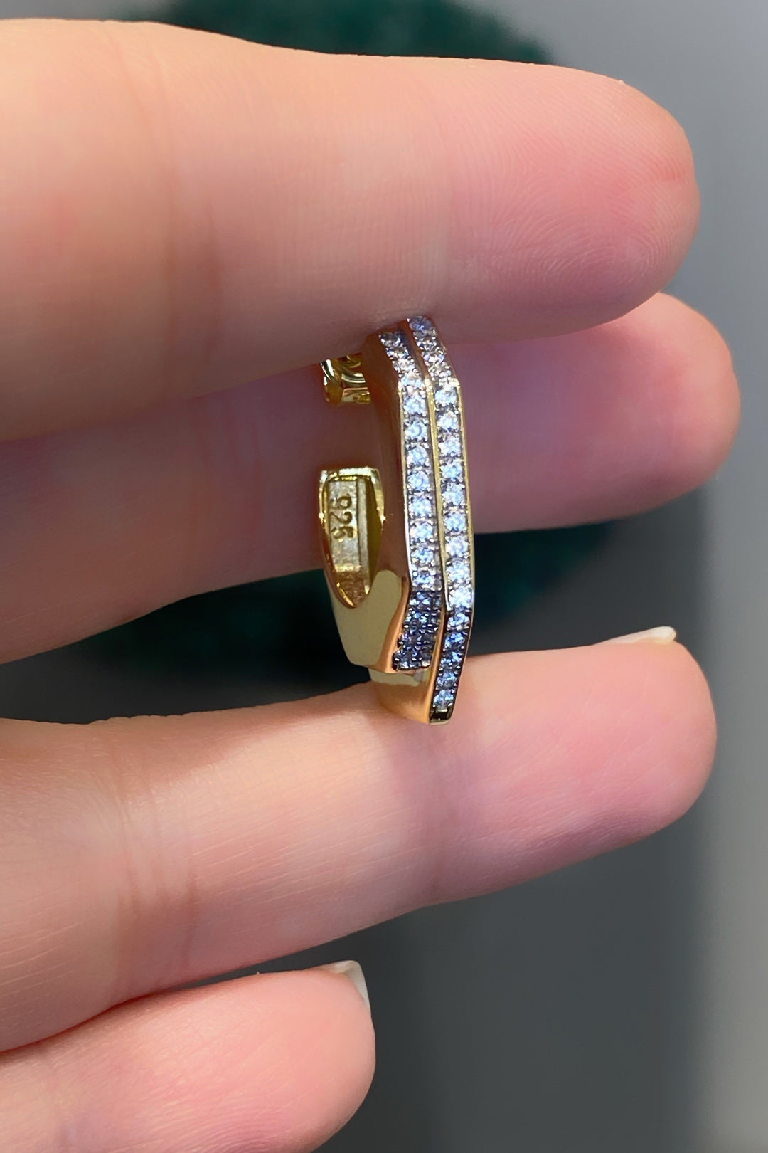 İki Sıra Taşlı Geometrik Gümüş Halka Küpe