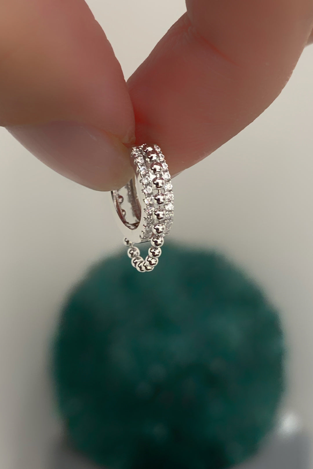 İki Sıra Taşlı Ve Top Boğum Gümüş Halka Küpe