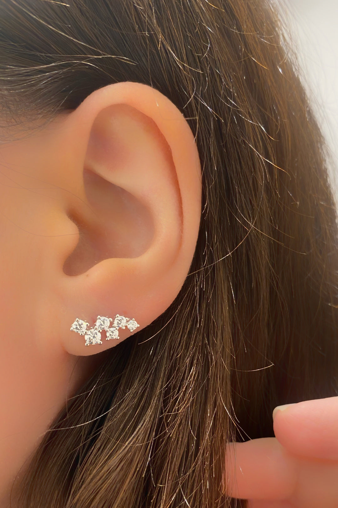 Altı Tektaş Uzayan Gümüş Çivili Küpe