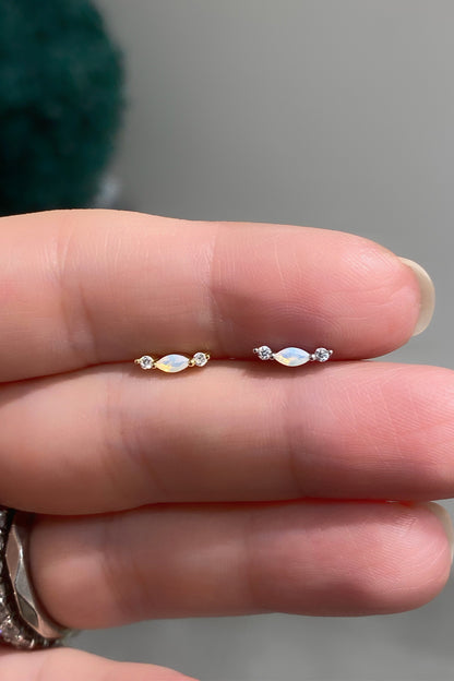 İki Tektaş Opal Markiz Yay Gümüş Çivili Küpe