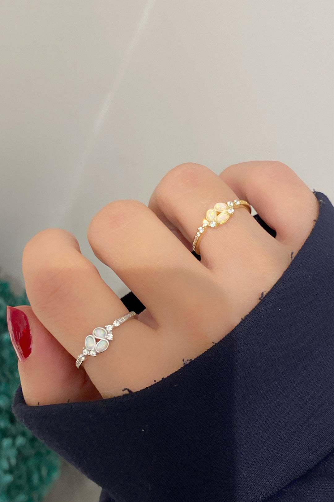 Üç Beyaz Opal Ve Taş Detay Gümüş Yüzük