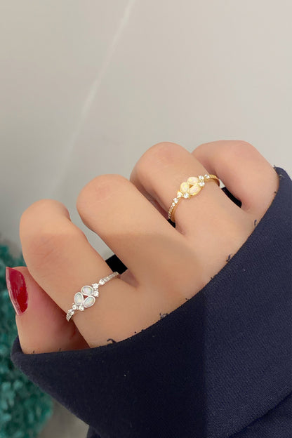 Üç Beyaz Opal Ve Taş Detay Gümüş Yüzük